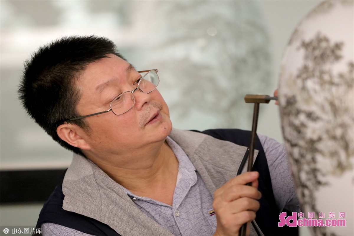  br/> 刘永强,首届中国工美行业艺术大师,中国正高级工艺美术师,中国