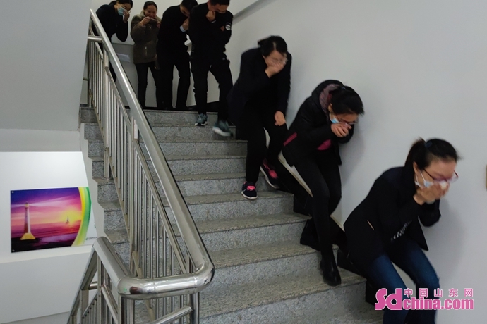 邮储银行菏泽市定陶支行开展消防逃生演练