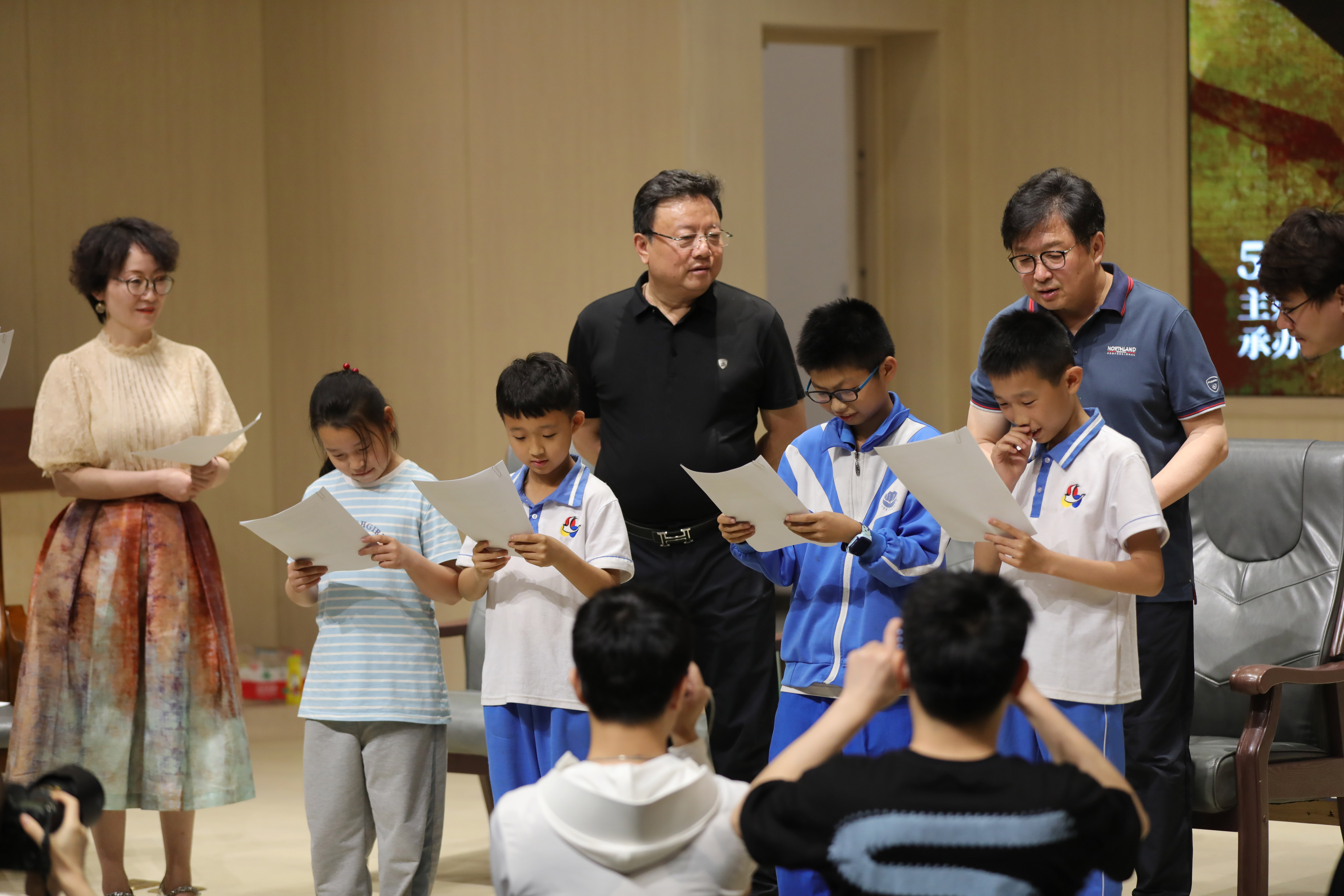 遇見路遙感知話劇西安話劇院話劇路遙演員見面會在濟寧市文化中心圖書