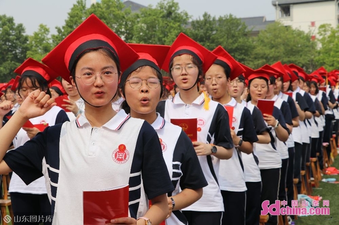 菏泽一中举行第五届十八而志心向党青春逐梦新时代成人礼仪式