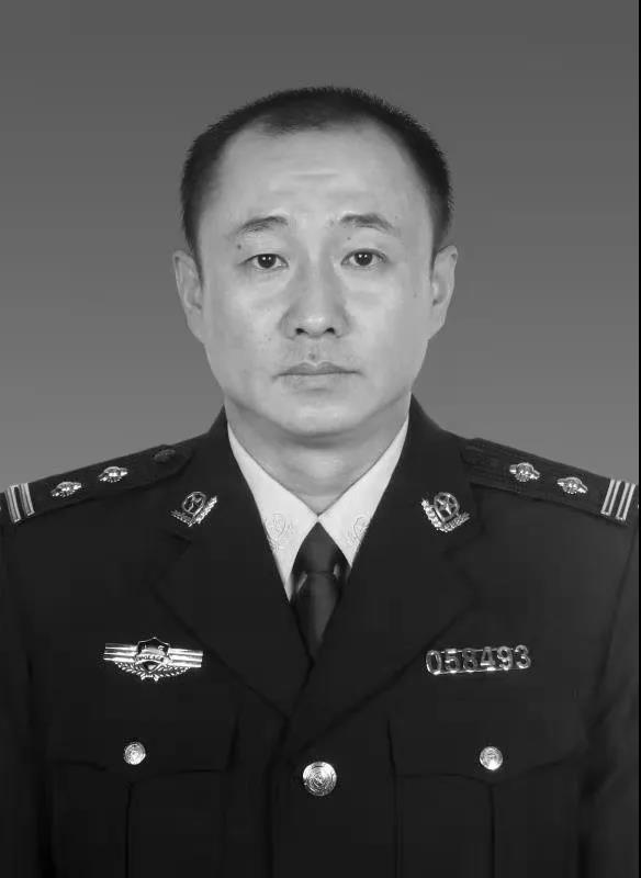 6月19日凌晨,微山县公安局交警大队欢城中队指导员,二级警长邵广军在