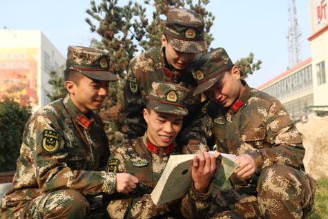 与枣庄市图书馆举行了新年度首次换书仪式,一批新书充实到基层中队