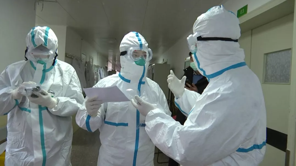 总台央视记者采访武汉一线医生不想当英雄只想父老乡亲不受病痛折磨