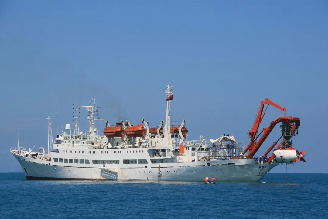 乘风破浪的科考船_中国山东网_中国山东网