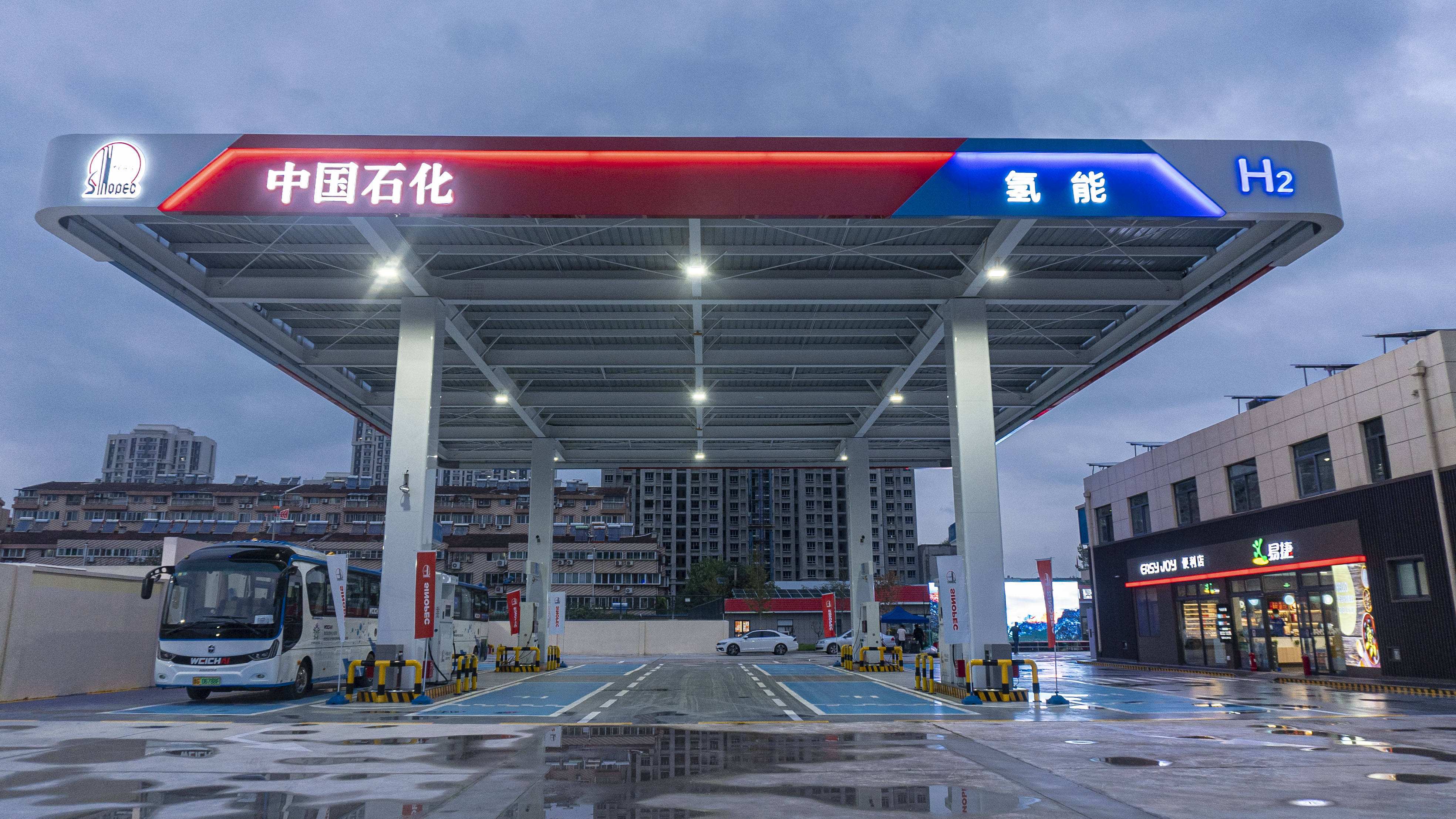 中石化全国首座七合一综合加能站建成投营